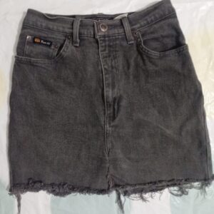 Falda gris